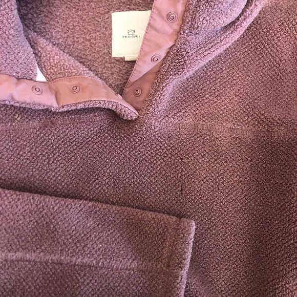 Thread Supply pullover - Picture 2 of 5